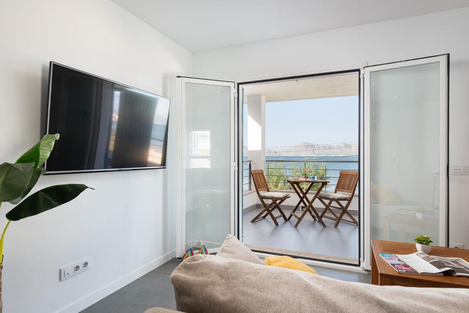 TV and multimedia, Living room, Sea view