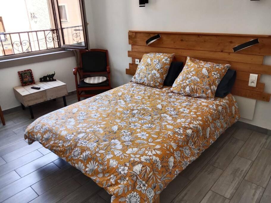 Bed, Photo of the whole room, Bedroom