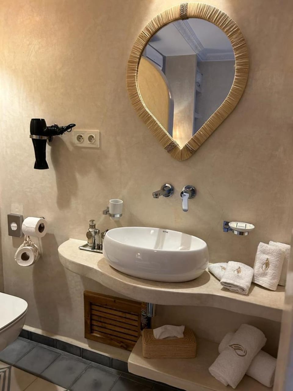 Bathroom, towels