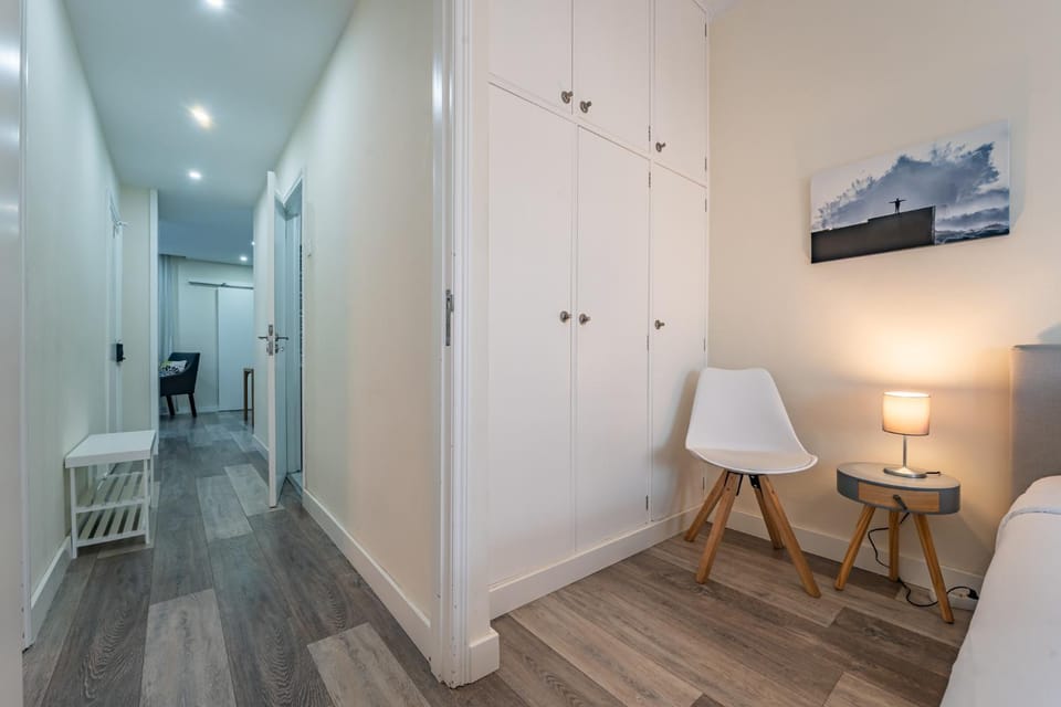 Bed, Living room, Photo of the whole room, Bedroom, wardrobe