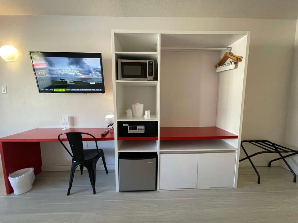 Newly Room in cozy hotel with Super location to the Parks Inn in Osceola County