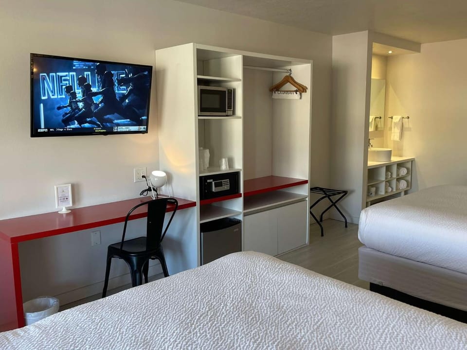 Newly Room in cozy hotel with Super location to the Parks Inn in Osceola County
