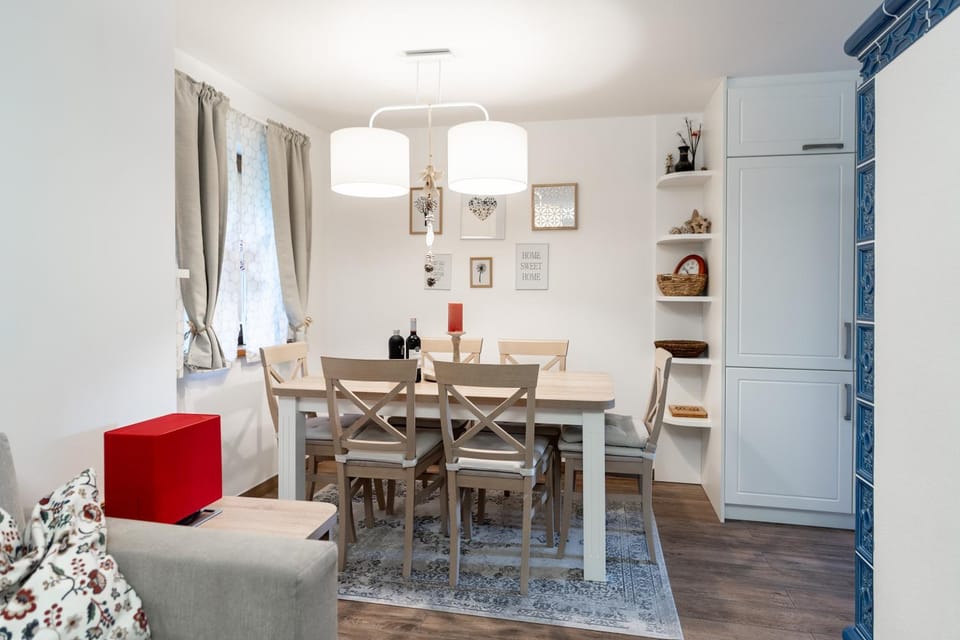Seating area, Dining area