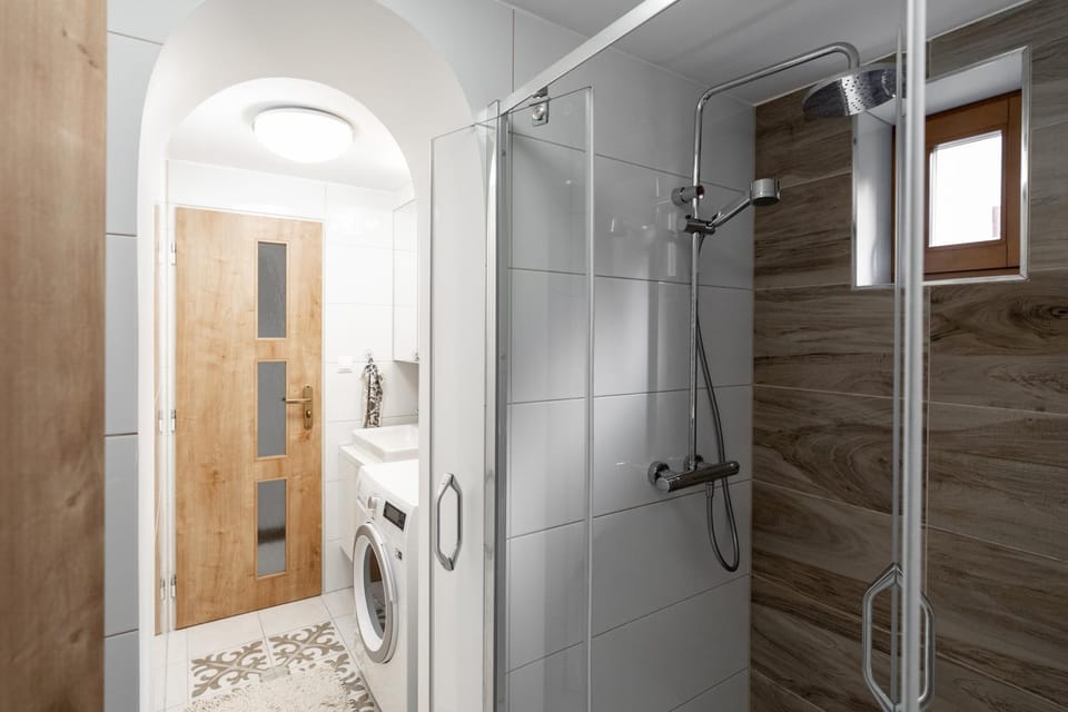 Shower, Toilet, Bathroom, washing machine, dryer