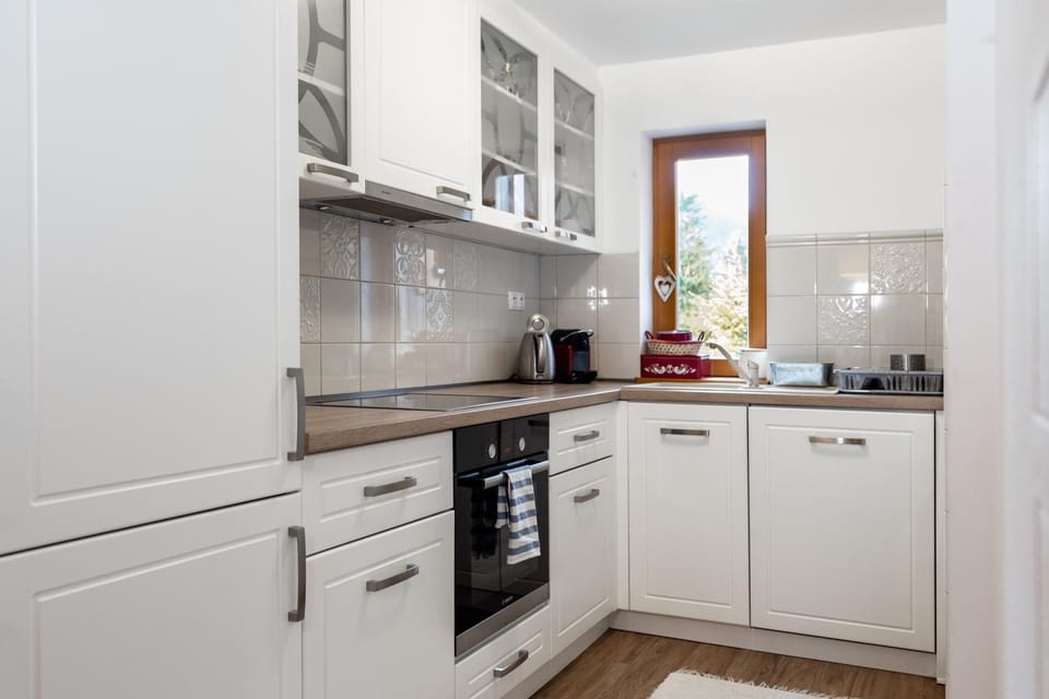Coffee/tea facilities, Kitchen or kitchenette, dishwasher, oven, pet friendly, stove