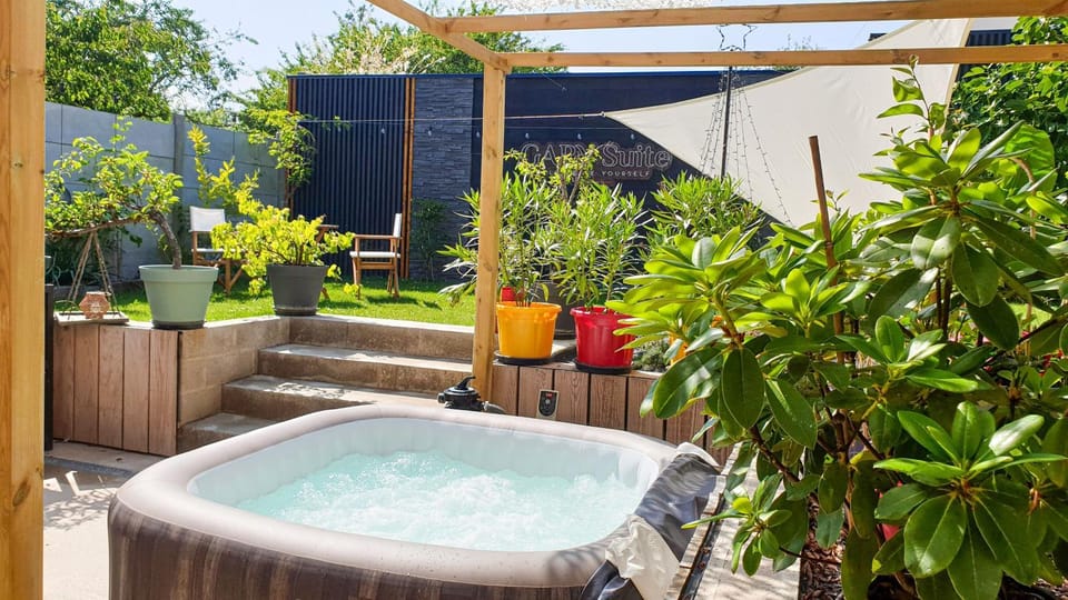 Spring, Day, Garden, Hot Tub, Garden view