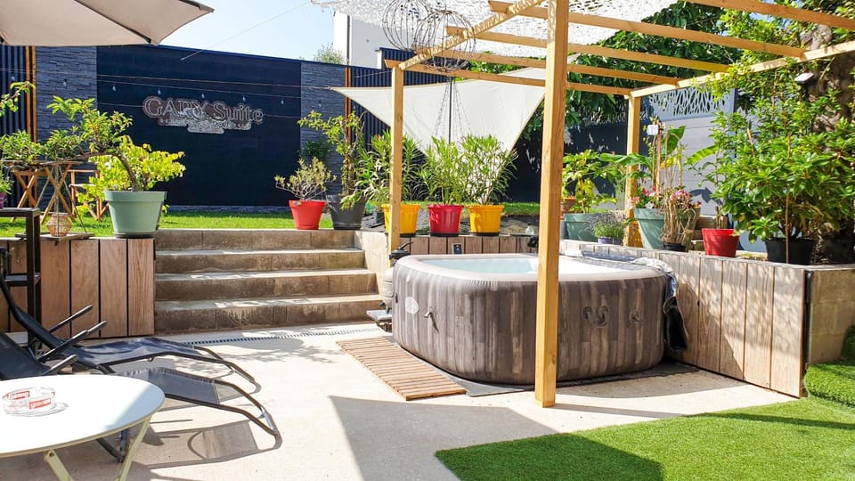 Patio, Spring, Day, Hot Tub, Garden view, sunbed