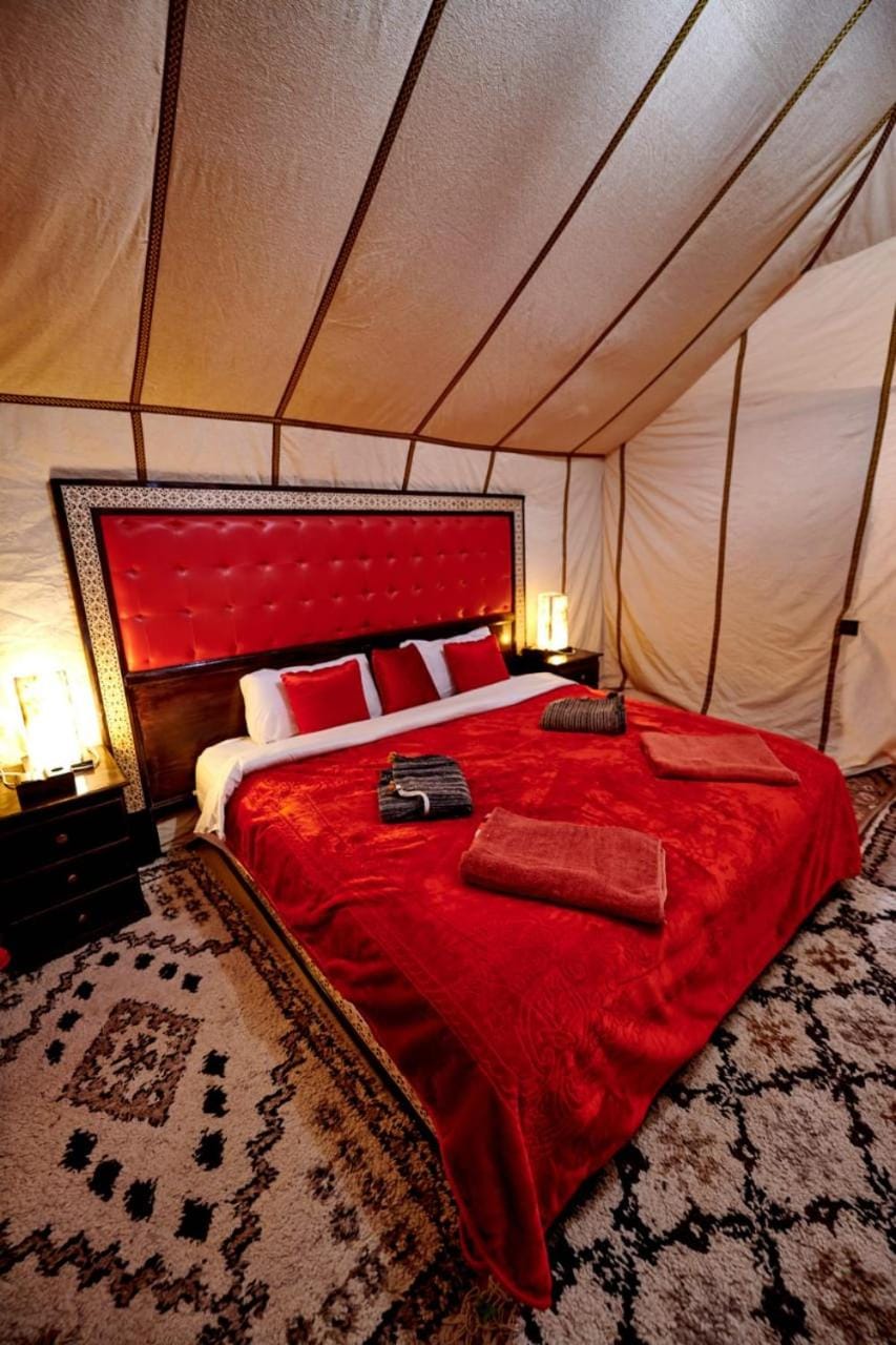Property building, Bed, Photo of the whole room, Bedroom, towels