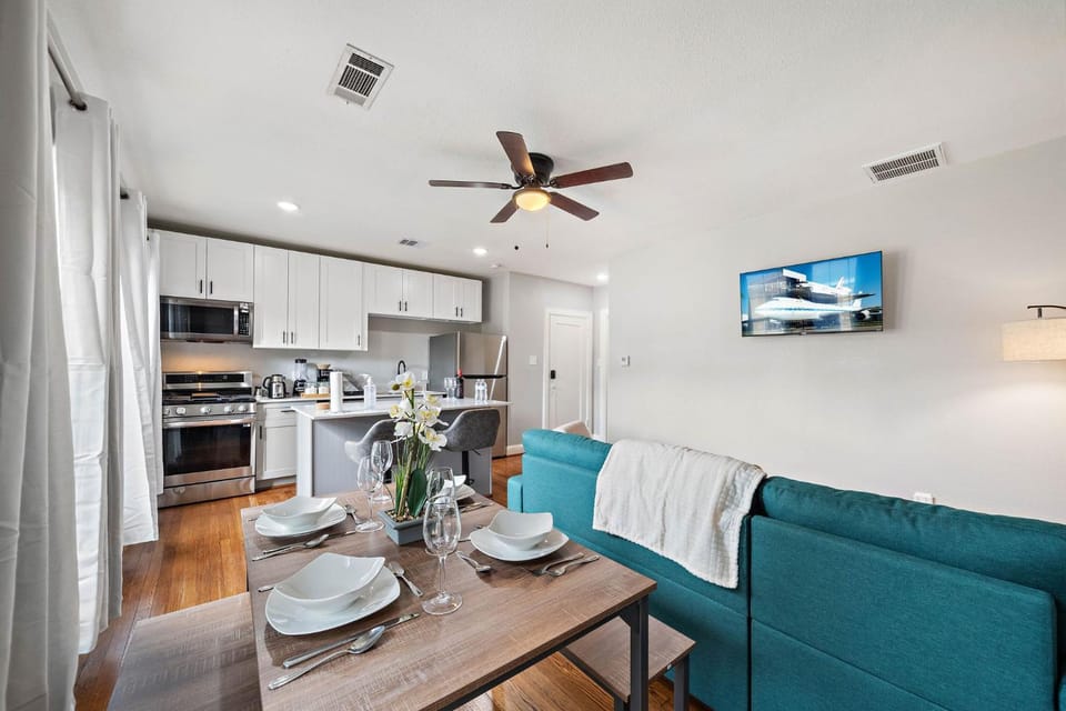 Homey Apt Nr Med Center Fire Pit BBQ WiFi Games Apartment in Houston