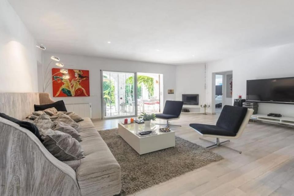 Stylish Ibiza Villa Near Beaches Private Pool & Lush Garden Villa in Cala Llonga