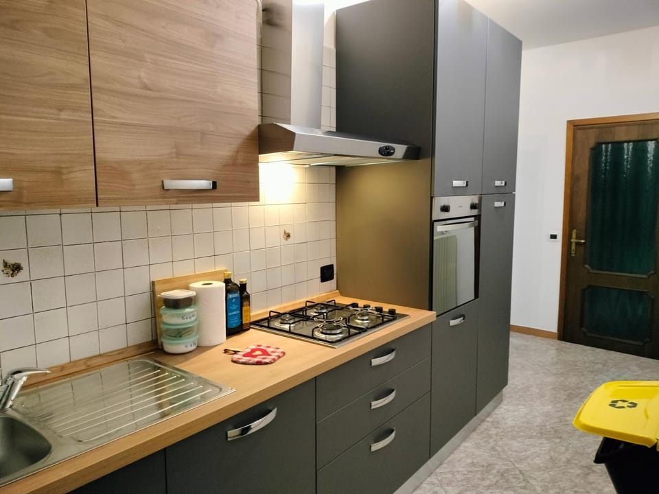 Kitchen or kitchenette, pet friendly, stove