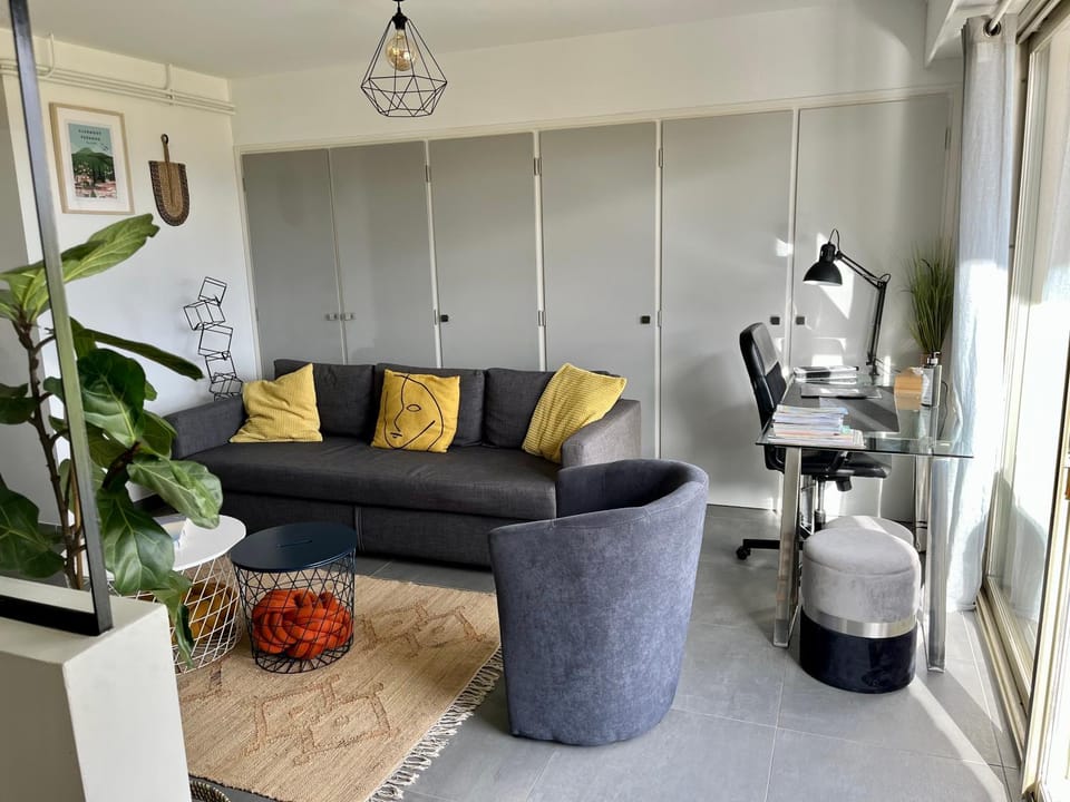 Chez Isa, loft 55m2, jardin, vue, parking, entrée autonome Bed and Breakfast in Auvergne-Rhône-Alpes