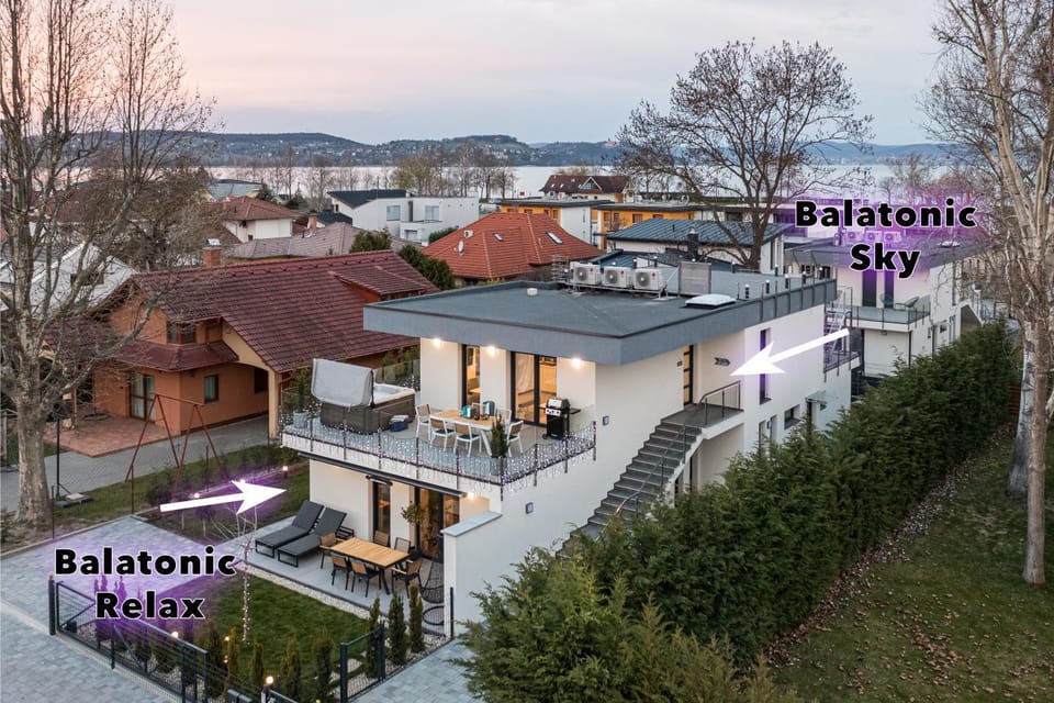 Property building, Day, Natural landscape, Balcony/Terrace, Lake view