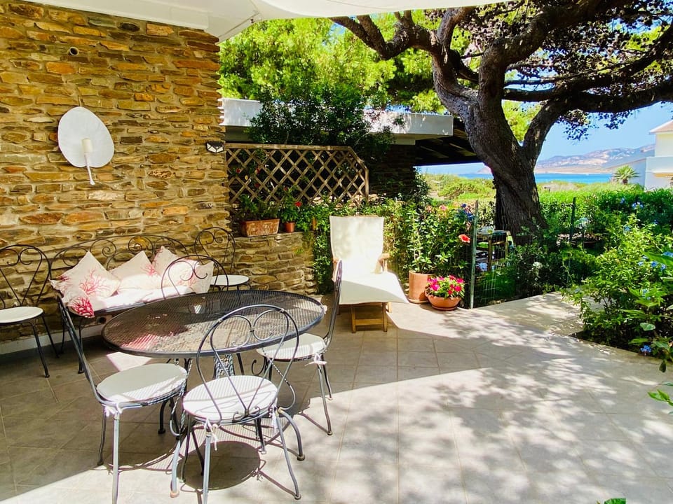 Patio, Day, Natural landscape, Garden, View (from property/room), Balcony/Terrace, Living room, Dining area, Garden view