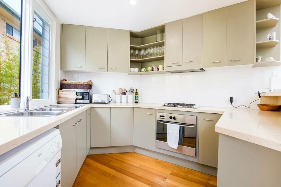 Malda's Retreat - Pet Friendly Absolute Beachfront House in Culburra Beach