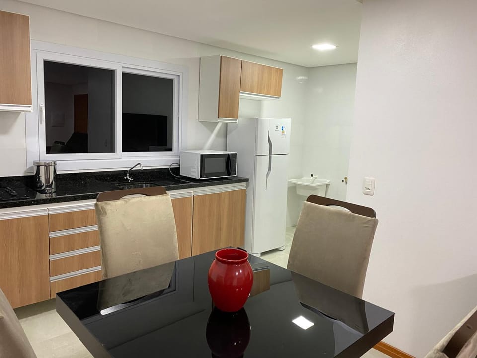 Kitchen or kitchenette, Dining area, minibar, toaster