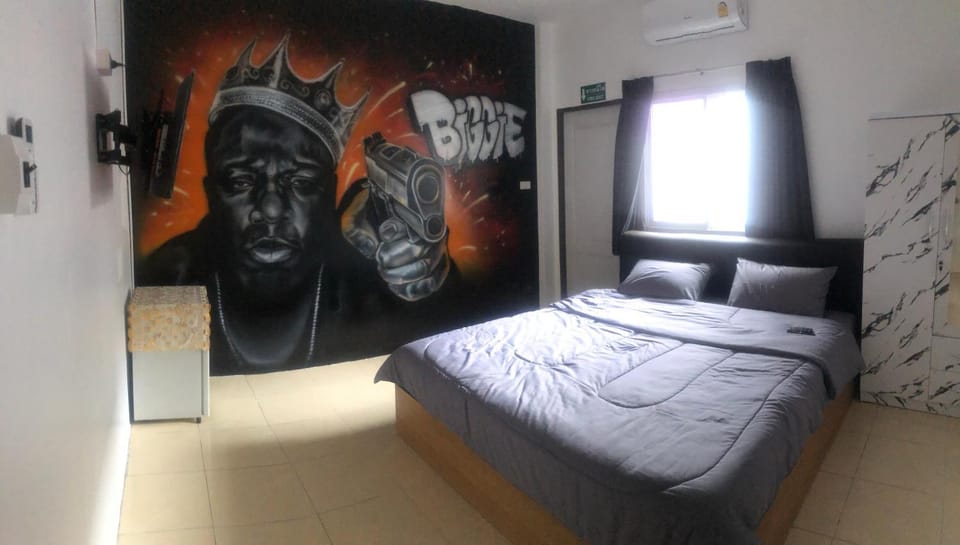 Bonkers Guesthouse Bed and Breakfast in Pattaya City