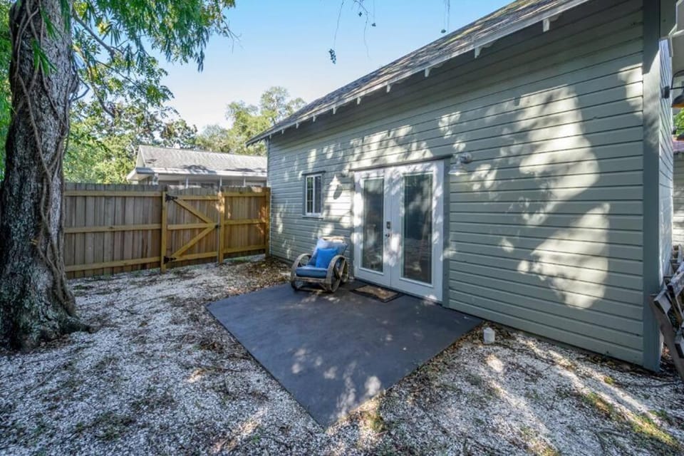 Blue Bay Suite! Near Downtown and Foodie Hot Spots Bed and Breakfast in Tampa