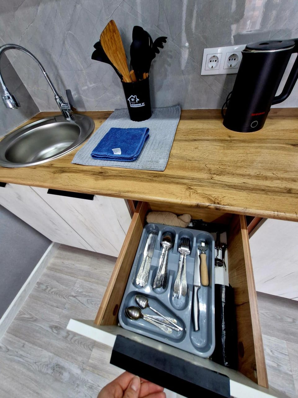 Kitchen or kitchenette, kitchen, kitchen