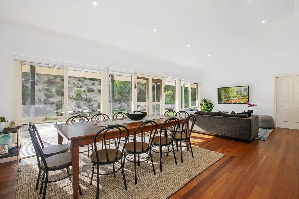 TV and multimedia, Living room, Dining area