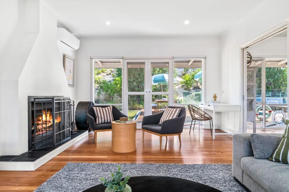 Living room, Seating area, fireplace