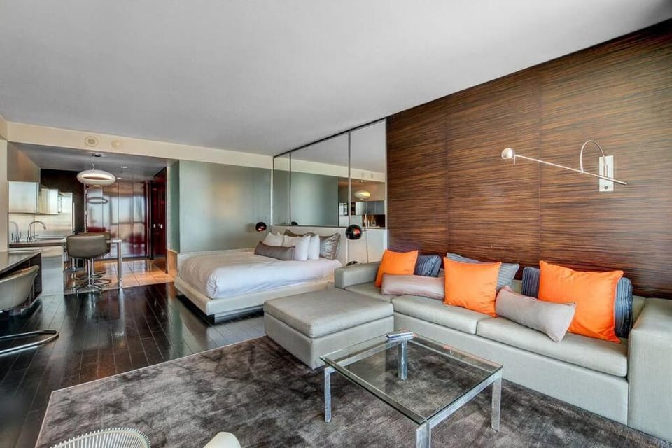 Strip View Luxury Studio No Resort Fee Palms Place Apartment in Paradise