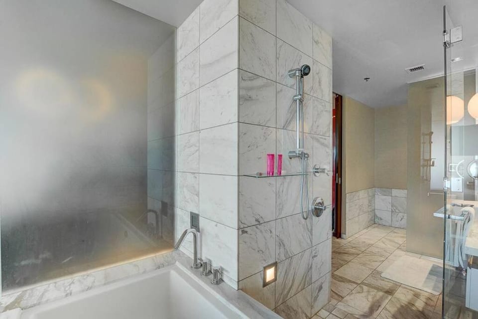Strip View Luxury Studio No Resort Fee Palms Place Apartment in Paradise