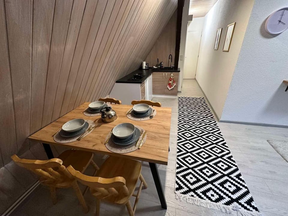 Dining area, kitchen