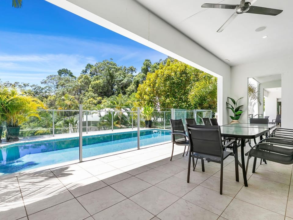 Dining area, Swimming pool, Swimming pool, sunbed