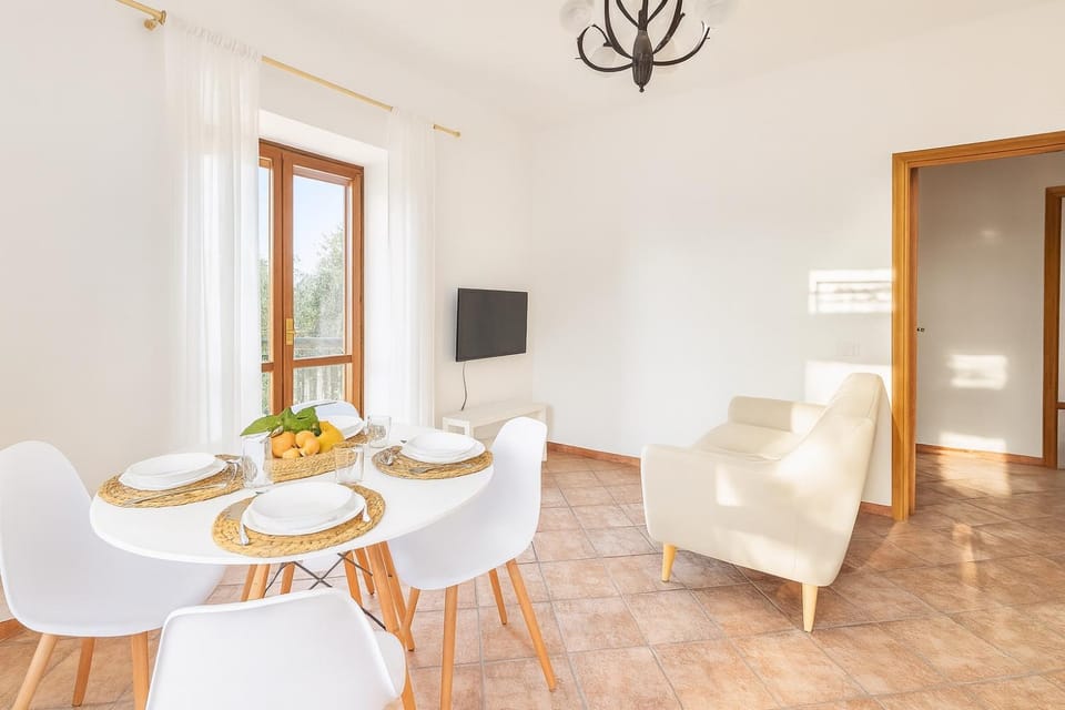 Living room, Seating area, Dining area, Evening entertainment