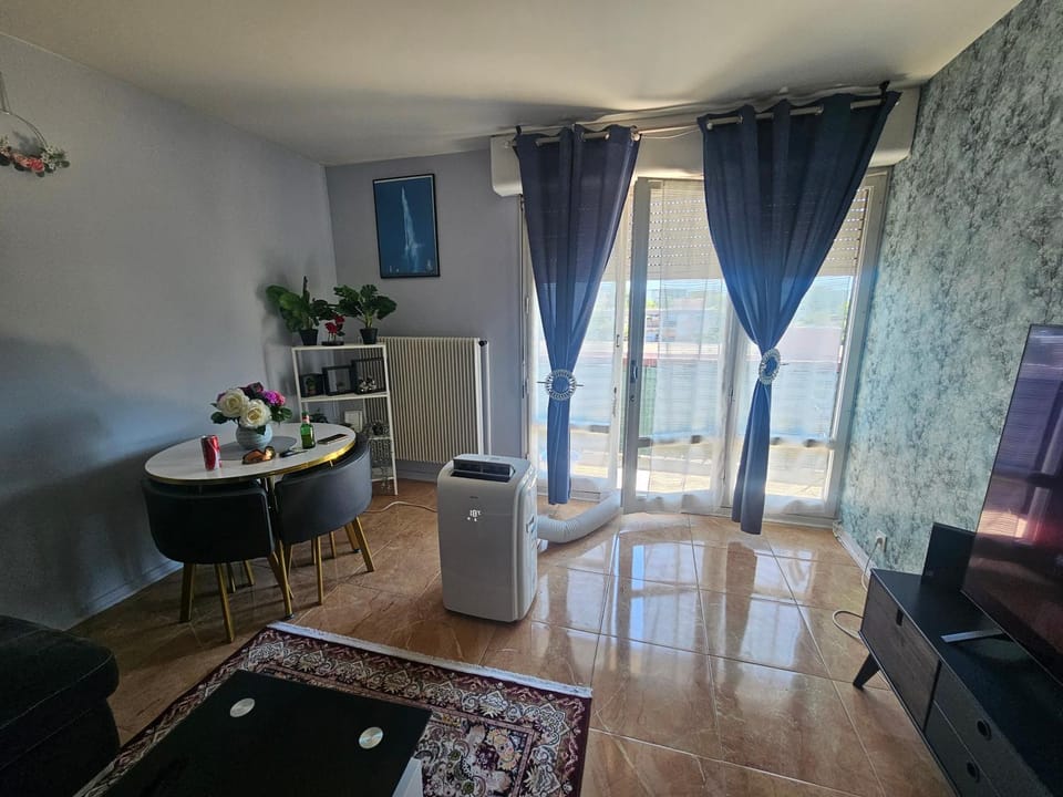 Le Marbré design 60m2, 2 Stars, Free parking Apartment in Annemasse
