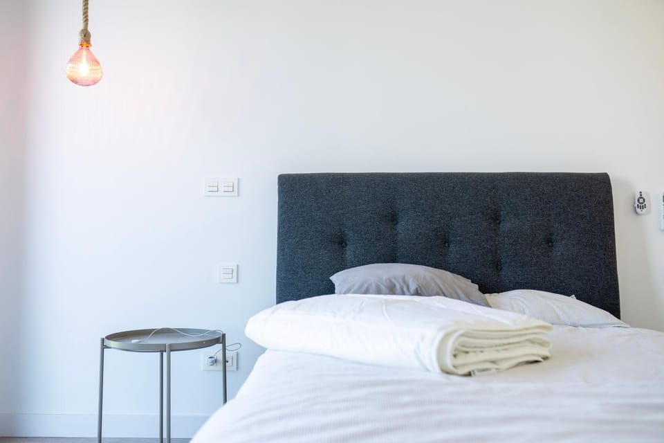Bed, Bedroom, towels