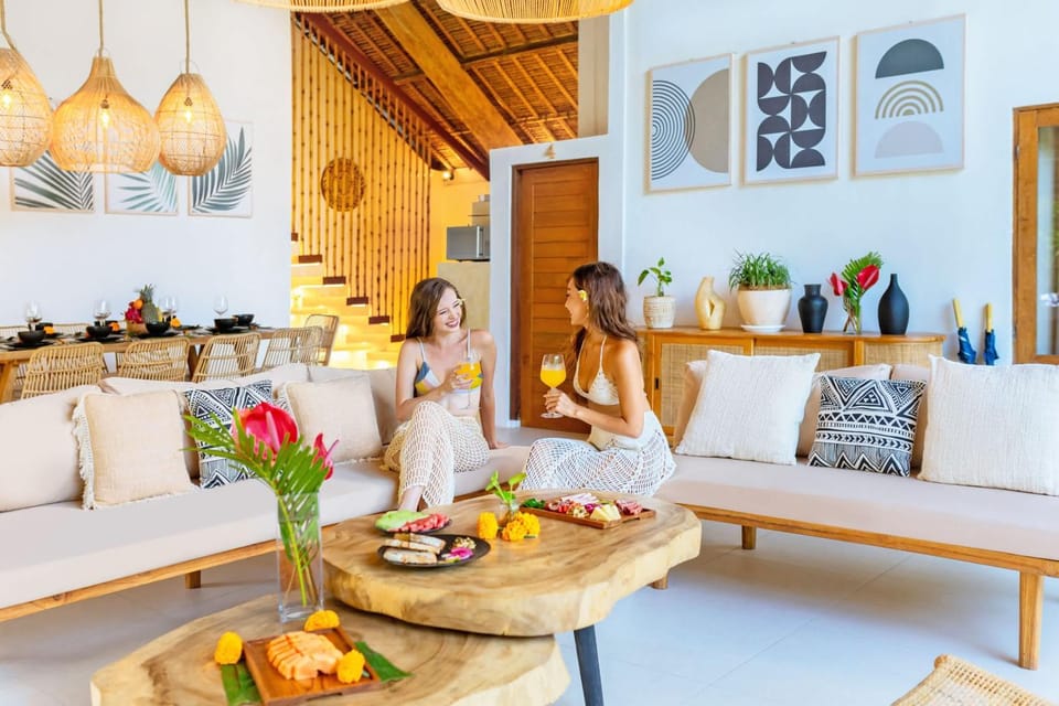 Villa Indigo - 5-BDR with huge pool and garden Villa in Kuta