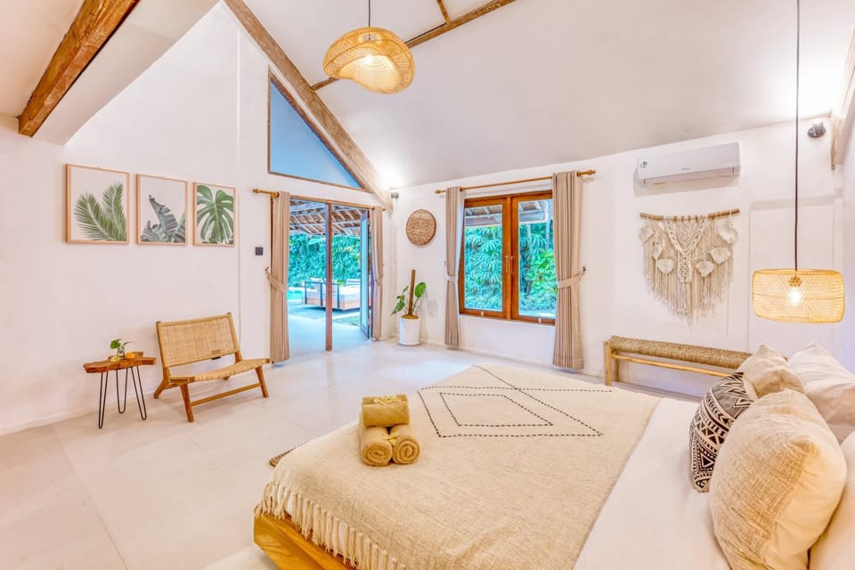 Bed, Photo of the whole room, Bedroom, Garden view