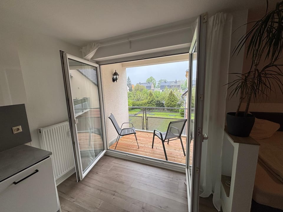 Neue 45 QM Eigentumswohnung, Balkon, Tiefgarage Apartment in Saxony