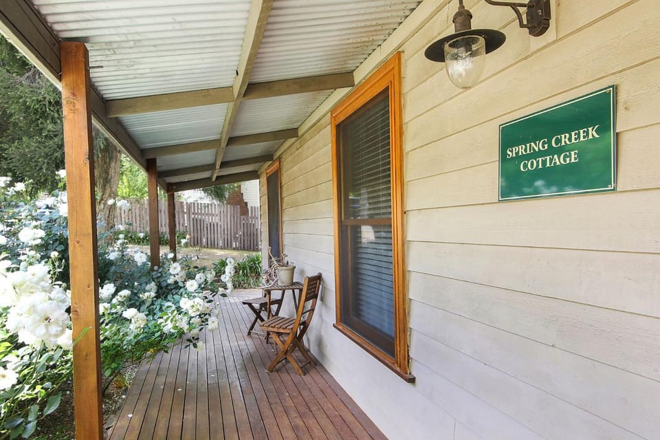 Spring Creek Cottage House in Beechworth