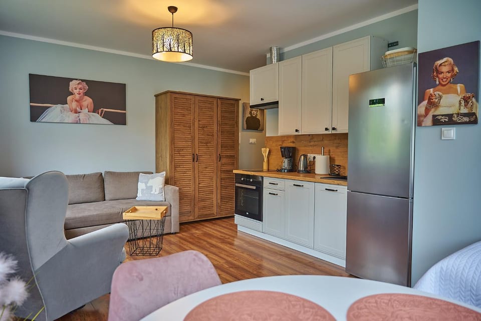 Kitchen or kitchenette, Living room, dishwasher, microwave