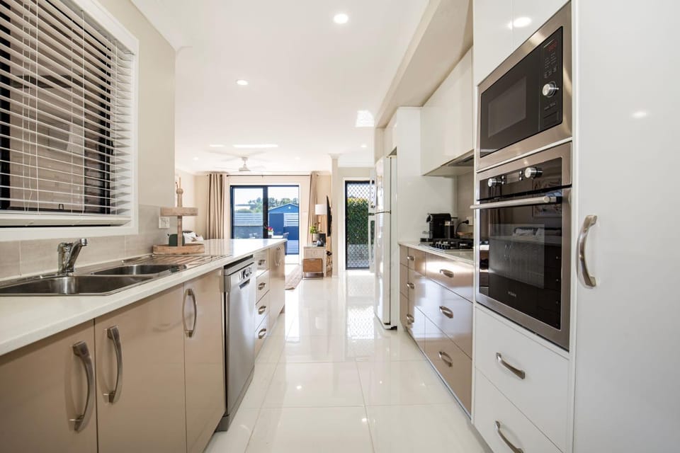 Alkira - Pet Friendly - 4 Mins Walk to Beach House in Culburra Beach