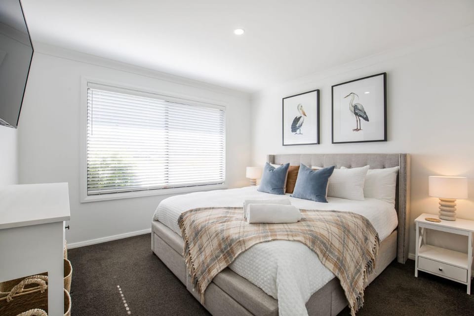 Alkira - Pet Friendly - 4 Mins Walk to Beach House in Culburra Beach