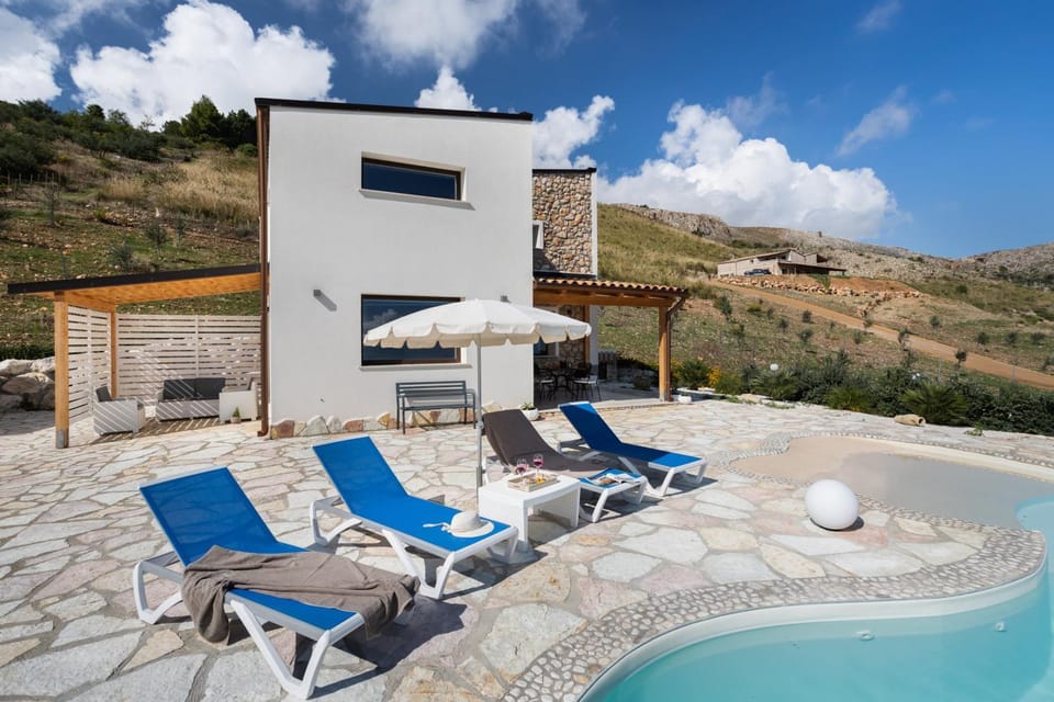 Property building, Mountain view, Pool view, sunbed