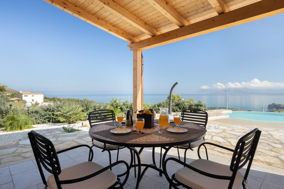 Patio, Natural landscape, View (from property/room), Balcony/Terrace, Dining area, Pool view, Sea view