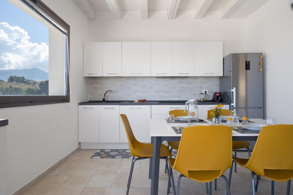 Kitchen or kitchenette, Dining area, pet friendly, stove