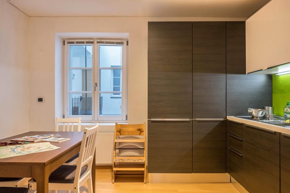 Property building, Kitchen or kitchenette, Living room