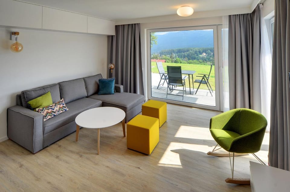 View (from property/room), Balcony/Terrace, Seating area