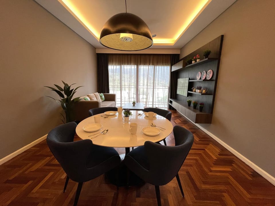 Living room, Seating area, Dining area