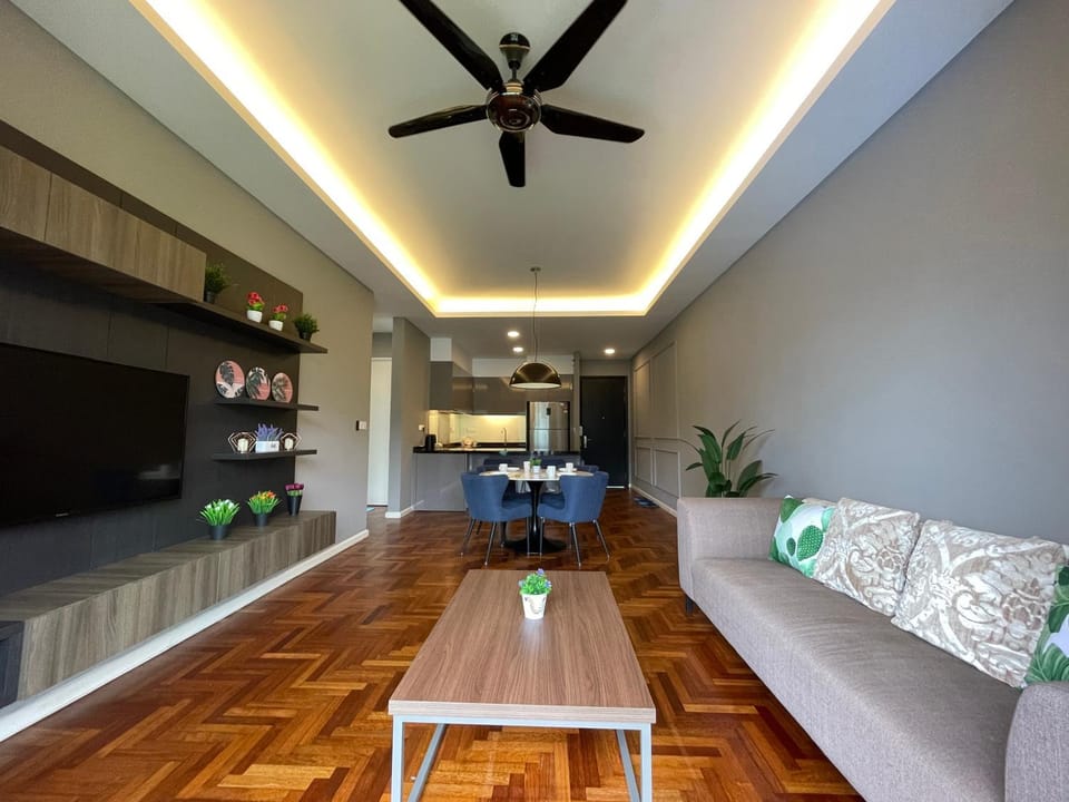 Seating area, Dining area, fireplace