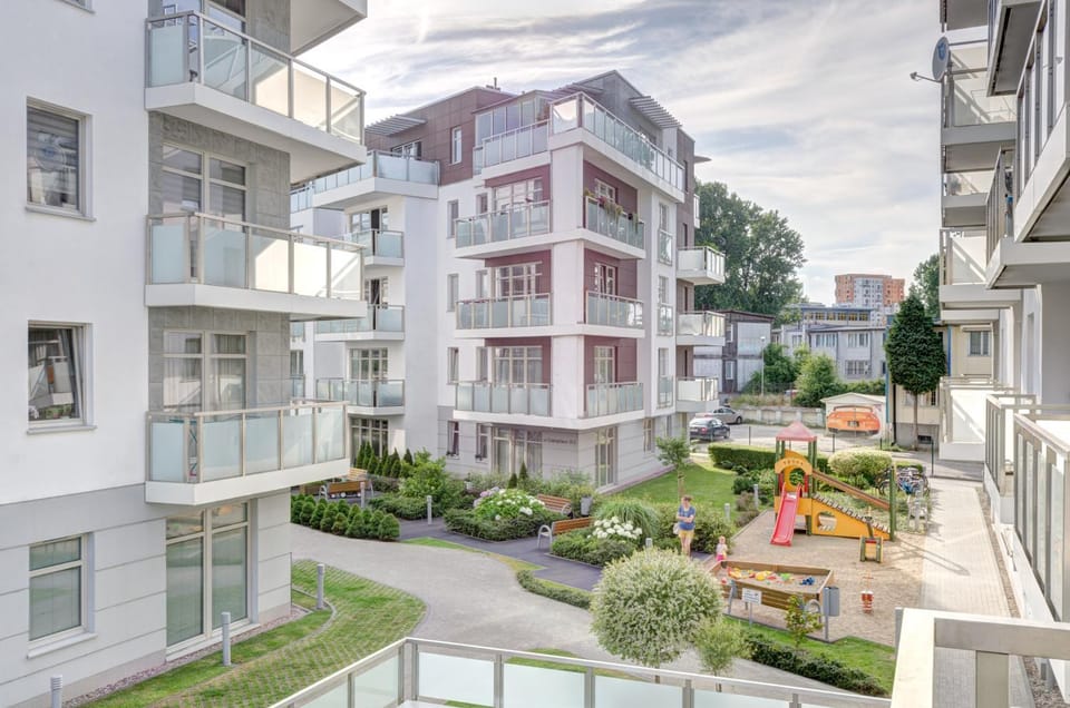 Property building, Neighbourhood, Garden