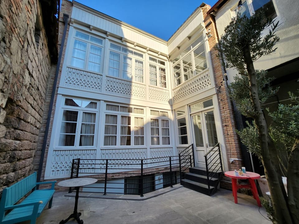 Property building, Garden, Balcony/Terrace