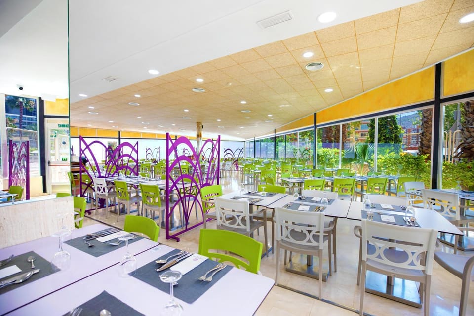 Restaurant/places to eat, Dining area