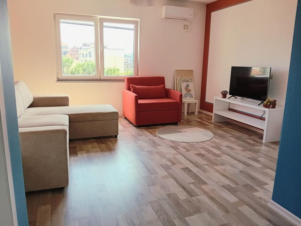 TV and multimedia, Living room, Seating area, air conditioner